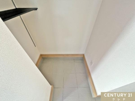 ���[ �y�y�Ԏ��[�z
���ւɂ͓y�Ԏ��[������܂��B
�y����̕t�������|�p�i��A�E�g�h�A�p�i�A���q�l�̕������̓���Ȃǂ��X�b�L���Ǝ��[�ł��A�Ƒ��̕��ׂ��Ԃ����܂��B