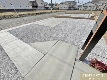 ���ԏ� 3����߂邱�Ƃ̂ł��钓�ԏ�́A�X�y�[�X���L���Ƒ��̎Ԃ◈�q���]�T�������Ē��ԉ\�B
�o��������K�Ō����I�ɃX�y�[�X���g���܂��B