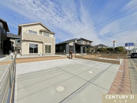 �O�ʓ��H�܂ތ��n�ʐ^ 63�`72�؂̍L�X�Ƃ����~�n�ɁA3�`4LDK�̐V�@���S3���a���B
��Ƃ肠��Z��ԂŁA�Ƒ��̃��C�t�X�^�C���Ɋ��Y���Z�܂��ł��B