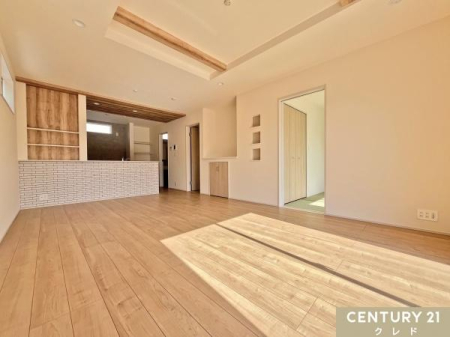 ���r���O �yLDK18���z
�Z��o���̂��邨�q�l������5�`6�l�̂��Ƒ���������18���̃��r���O�ł��B
�Ƌ��u���Ă���Ƃ�̓�����ۂĂ܂��B