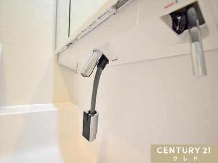 ���ʑ�E���ʏ� ��������������Ő����o��A�q���I�ȃ��N�V�����^�b�`���X�������̗p�B
�z�[�X�������o���Ďg���邽�߁A���ʃ{�E���̋��X�܂ł��|�����₷���A�Z�������̐����ɂ��֗��ł��B