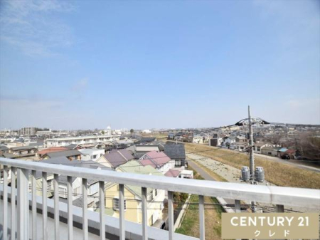 �Z�˂���̒��]�ʐ^ ���͂Ɏ��E���Ղ鍂���������Ȃ��A�����炵���ǍD�B�傫���[�ċz�������Ȃ�悤�ȁA�v���C�x�[�g�ȉ��O��Ԃ𑶕��ɂ��y���݂��������܂��B