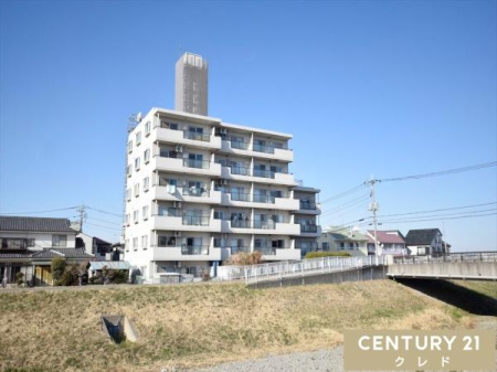 ���̑����n ��g���w�Z�܂œk��16���A�����w�Z�܂œk��11���Ƃ��q�l�̒ʊw�����S�̗��n�B
��z�X���ւ̃A�N�Z�X���ǍD�I���ӂɂ͐������֎{�݂��[�����Ă���A�����̂��������ɂ��֗��ȏZ���ł��B