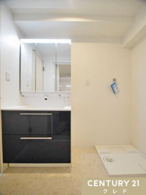 ���ʑ�E���ʏ� ���[�L�x�ȎO�ʋ����ϑ�ɐV�K�����B�O�ʋ����⑫���̈����o���Ȃǎ��[�X�y�[�X���[�����Ă���A�����ނ���������Еt���܂��B