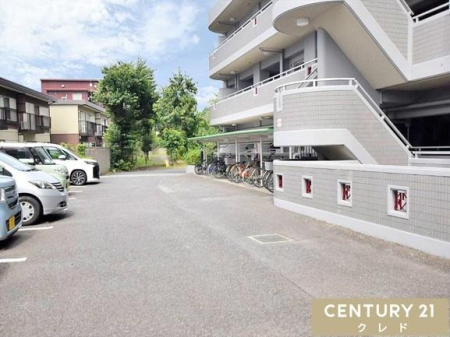  �E���ԏ�i���z7000�`8000�~�j
�E�o�C�N�u����i���z1000�`2000�~�j
�E���֏�i���z300�~�j
�󂫂̏ꏊ��ԃT�C�Y�̐���������܂��̂ŁA����]�̏ꍇ�͂��C�y�ɂ��m�F���������܂��B