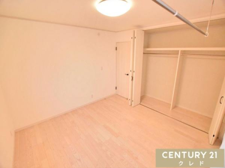 �Q�� �y�m��8���z
�]�T�̂���L���ŉ��K�ɉ߂����鎺���͕v�w2�l�̐Q���ɂ��������߁B��e�ʂ̎��[���������Ă���A�ߗނ�ו�����������Ǝ��[�ł��܂��B