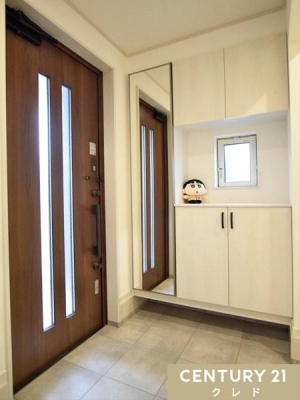 ���� ���Ƒ��S���̌C�������Ղ���[�ł���V���[�Y�{�b�N�X��ݒu�B
���ɂ͑S�g�����t���Ă��邽�߁A���o�����O�̃R�[�f�B�l�[�g�`�F�b�N���X���[�Y�ɂł��܂��B