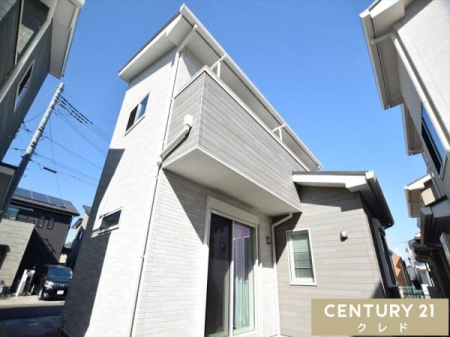 �O�ʓ��H�܂ތ��n�ʐ^ ���ӂɂ̓X�[�p�[�Ȃǂ̏��Ǝ{�݂ɉ����A����@�ւ��[���B�q��Đ��тɂ��������A�֗��ň��S�ȏZ���������Ă��܂��B