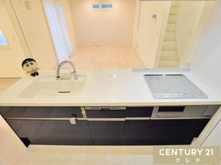 �L�b�`�� �t���I�[�v���L�b�`���͎����������Ė��邭�A�J���I�ȕ��͋C�ɁB
�����������Ȃ��炨�q���܂̗l�q��������̂ŁA�q��Ē��̂��ƒ�ɂ��������Ԏ��ł��B