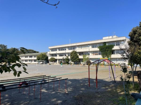 ���ӊ� �y���w�Z�z�񋏒����p�y���w�Z�F850m