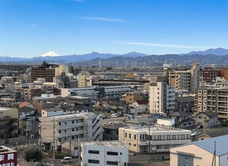 �Z�˂���̒��]�ʐ^ ���ꂽ���ɂ̓}���V�����ŏ�K����x�m�R���]�߂܂��B
�󂪍L���������A�傫���[�ċz�������Ȃ�܂��ˁB