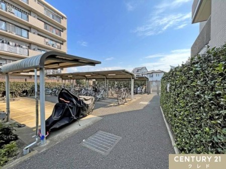 ���̑����p�� �y���֏�E�o�C�N�u��z
�ʋ΁E�ʊw�Ȃǎ��]�Ԃ����g���̂��Ƒ������֏�������p���������܂��B
�����̕t�������փX�y�[�X�͉J�Ȃǂɂ��K���玩�]�Ԃ����܂��B