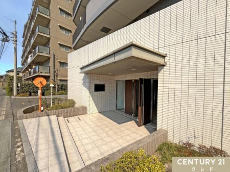 �G���g�����X �|���̍s���͂����Y��ȃG���g�����X�B
����ɂ������ȓ����͊Ǘ��l���񂪂���̂Ŗh�Ɩʂ����S�ł��B