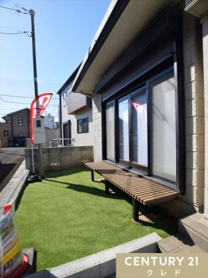 �� �z���~�蒍������ɂ́A�������ȒP�Ȑl�H�ł��~����Ă��܂��B�|���o�����ɂ͉������̃E�b�h�f�b�L������A�������y���񂾂�A���q�l��y�b�g�̗V�я�������̂ɂ��҂�����B