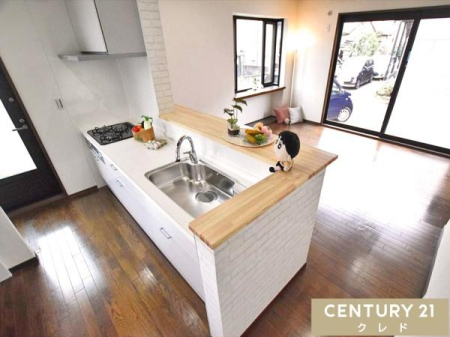 �L�b�`�� ���邢���������������ށA�J�����̂���J�E���^�[�L�b�`���B
�������Ȃ��烊�r���O�����n����J���I�Ȑ݌v�ŁA�Ƒ��Ƃ̉�b���y���߂܂��B