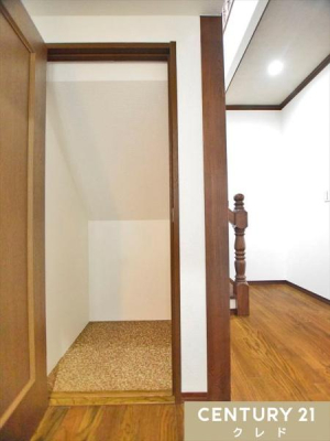 ���[ �y1�K�@�L�����[�z
���Ƒ����L�Ŏg������[�X�y�[�X�B���Օi�̃X�g�b�N��|���p�i�A�G�ߊO�̉Ɠd�̎��[�Ȃǂɂ����g�����������܂��B