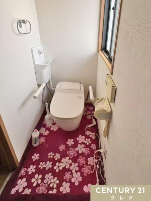 �g�C�� �y2�K�g�C���z
���Z�܂��ɂ�2�J���Ƀg�C��������܂��B
���q�l�⍂��҂̂��Ƒ������邲�ƒ�ɂ��I�X�X���B
��ԂȂǂ̊K�i�̏���~��̃��X�N�����炵�܂��B