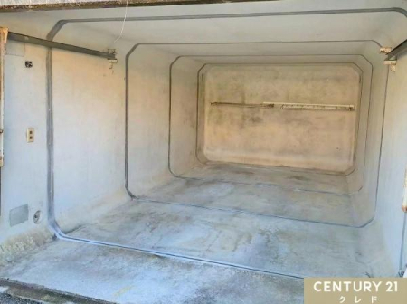 ���ԏ� �J����ď�̋������������爤�Ԃ����r���g�C���K���[�W1�䕪�B
�O�ʓ��H�͕���15������A�Ԃ̂���Ⴂ�⒓�Ԃ̍ۂ����S�ł��B