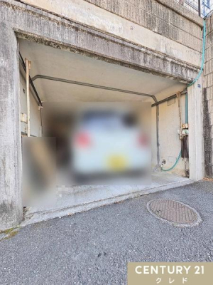 ���ԏ� �J����ď�̋������������爤�Ԃ����r���g�C���K���[�W1�䕪�B
�O�ʓ��H�͕���15������A�Ԃ̂���Ⴂ�⒓�Ԃ̍ۂ����S�ł��B