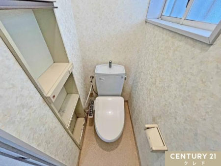 �g�C�� 1�K�͎g������̗ǂ��������֍��ɁA��􂢈�̌^�^���N��������g�C���B
�I���[������A�y�[�p�[�ނ⏬������������Еt�����܂��B