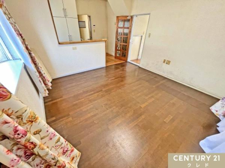 ���r���O �yDK12.5���z
�Ζʎ��L�b�`����z�����e���̏�B
�Ƒ������R�Ɗ�����킹��Ȃ�����؂ɂ����݌v�B�����݂̂���c���̎��Ԃ����o���܂��B