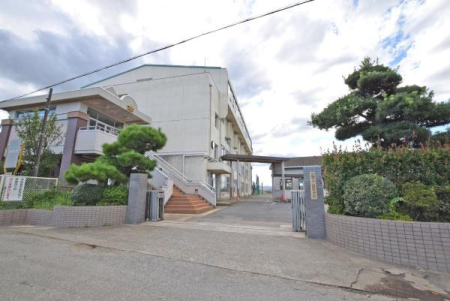 ���ӊ� �y���w�Z�z��z�s���R�c���w�Z�F750m