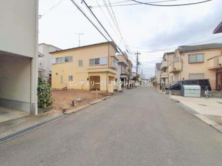 �O�ʓ��H�܂ތ��n�ʐ^ ����������u�㕟���v�w�k��11���B
���Ǝ{�݁E����@�ւ��ߗׂɏ[�������q��ĉƑ��ɂ��I�X�X���̏Z���ł��B