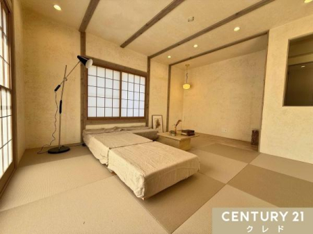 �a�� �y�a��8.7���z
�����肪������������A�N�Z���g�ƂȂ�A�a���_���ȕ��͋C�����o�B
���r���O�Ƒ����Ԃ̘a���͋q�ԁA���났��Ԃ�q��ăX�y�[�X�ȂǑ��ʂȗp�r�ɑΉ��B