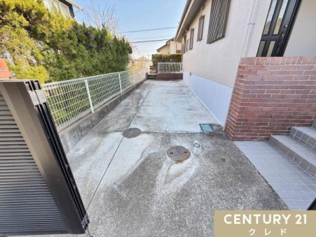 ���ԏ� �c��2�䒓�ԉ\�I�����䂨�����̕��͂������A���q�����֗��I
�X���C�h�Q�[�g�t���ŁA�h�Ɛ��E�v���C�o�V�[���Ƃ��ɗǍD�B