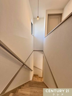 ���̑����� �y�肷��t���K�i�z
�肷��̕t�����K�i�͓]�|�Ȃǂ̎��̖h�~�ɂȂ���܂��B�ו��������Ă���Ƃ��ȂǁA�K�i�̏���~��̕��S�����Ȃ��A���N�z�̕��⏬���Ȃ��q�l�����S�ł��I