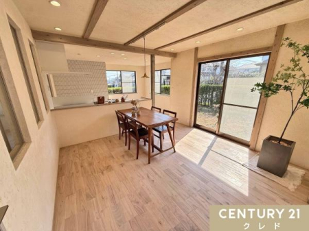 ���r���O �yLDK13.2���z
�؂̗��E���C�����㎿�ȋ�Ԃ����o�B
�|���o���������ւƂȂ���A���R��g�߂Ɋ������܂��B
