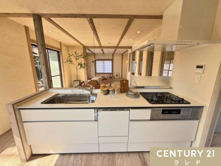 �L�b�`�� 3���R�����E�H��@�E�L�X�Ƃ����J�E���^�[�g�b�v��������A�g������̂悢�V�X�e���L�b�`���B
LDK�E�a�������n����Ζʎ��ŉƑ��̗l�q�������Ȃ��痿���ł���A�R�~���j�P�[�V���������܂��݌v�B