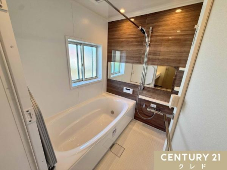 ���� �������Ƃ�����؃^�C�v�̗����́A���q�l�ƈꏏ�ł��]�T�̂���L���B
�E�b�h���p�l�����������Y���A�����̃o�X�^�C������ʂȂЂƂƂ��ɕς��Ă���܂��B