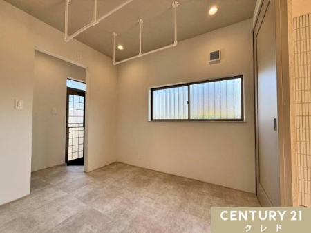 ���ʑ�E���ʏ� �L�b�`�����炻�̂܂܂Ȃ��郉���h���[���[��4.7���B
�Ǝ������Ɖ��K���𗼗������A����̕�炵�Ɋ��Y����ԁB
���ɂ͏�����A����@�u���ꂪ����܂��B