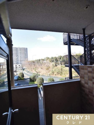 �o���R�j�[ �k���o���R�j�[�́A�_�炩�Ȍ����������݁A�S�n�悢�����ʂ蔲���܂��B
������Ƃ����K�[�f�j���O���y���񂾂�A�i�F�𒭂߂Ȃ���ꑧ���̂ɂ҂�����̃X�y�[�X�ł��B