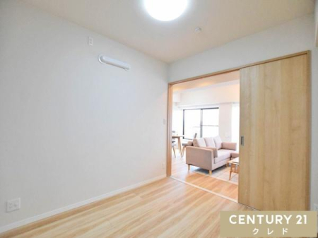 �Q�� �y�m��5���z
�����˂��J�����Ă΁A���r���O�ƈ�̂ƂȂ����L�X�Ƃ�����ԂɁB���q�l�̗V�я�⃏�[�N�X�y�[�X�Ƃ��Ă��ڂ��͂��₷�����S�ł��B