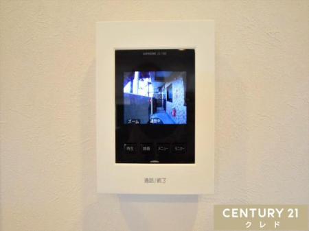 ���̑� �yTV���j�^�[�t���C���^�[�t�H���z  
���K�҂̎p�������̃��j�^�[�Ŋm�F�ł�����S�̐ݔ��B  
�Z�[���X�Ȃǂ̑Ή����T�������Ƃ���A���q�l�̂�����Ԏ��ɂ��S�����@�\�ł��B