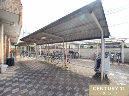 ���̑����p�� �y���֏�z
�ʋ΁E�ʊw�Ȃǎ��]�Ԃ����g���̂��Ƒ������֏�������p���������܂��B
�����̕t�������փX�y�[�X�͉J�Ȃǂɂ��K���玩�]�Ԃ����܂��B