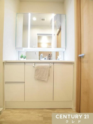 ���ʑ�E���ʏ� ���[�L�x�ȎO�ʋ����ϑ�ɐV�K�����B�O�ʋ����⑫���̈����o���Ȃǎ��[�X�y�[�X���[�����Ă���A�����ނ���������Еt���܂��B