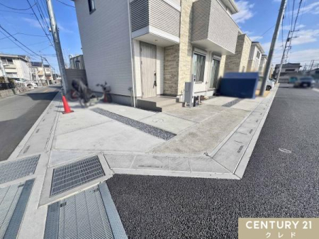 ���ԏ� L����2�䒓�ԉ\�ȃJ�[�X�y�[�X�t���I
�����̒ʋ΂₨�q�l�̑���}���ȂǁA�Ԉړ������C���̕��ɂ��������ł��ˁB