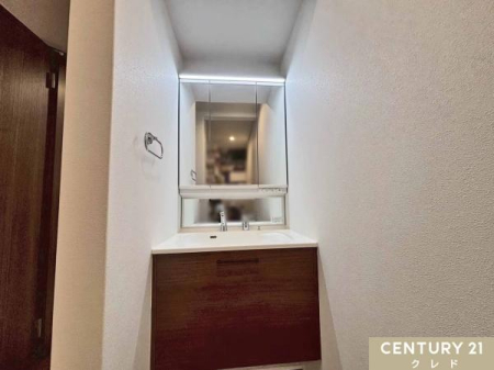 ���ʑ�E���ʏ� �z�e�����C�N�ȕ��͋C�����o����O�ʋ����ϑ�I
���ʑ䉺�⋾���ɂ͎��[�X�y�[�X�������A���ϕi����ʗp����X�b�L���܂Ƃ߂��܂��B