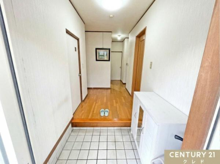 ���� �^�C���d�グ�̌��ւ��A�Z�܂��̑���ۂ���������Ɖ��o���܂��B
�������m�ۂł�����[�t���ł��B
��CG�ɂ��c�u���P�����s���Ă��܂�