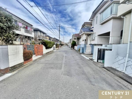 �O�ʓ��H�܂ތ��n�ʐ^ ����6.0m�����ɖ�7.81m�ړ����Ă���A�ړ������L���Ԃ̏o�����ꂪ���₷���ł��B
�J�[�X�y�[�X�͎Ԃ����t���ɂ����r���h�C���K���[�W�ł��B