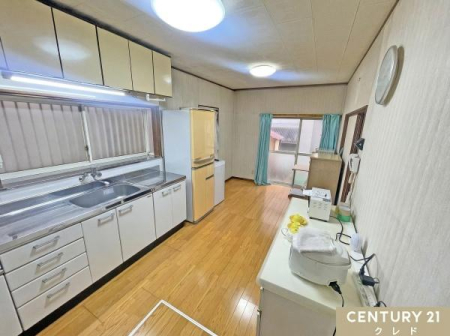 ���r���O �yDK9���z
�����[�����Ă��邽��LDK�͒�����H���ɐ�O�ł��܂��B
����̐e���т�1�K�Ő����������ł��A2�K���q���сE�q�ǂ������Ƃ��ĕ����Ďg���܂��B
��CG�ɂ��c�u���P�����s���Ă��܂�