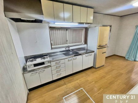 �L�b�`�� 2022�N12���ɃL�b�`�������ς݂̂��߁A�ݔ����Ԃ���r�I�V�����A���ꂢ�ȏ�Ԃł��B
��CG�ɂ��c�u���P�����s���Ă��܂�