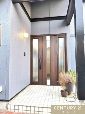 ���� ���փ|�[�`�͉J�̓����ʂꂸ�ɏo����ł��A��z�̈ꎞ�u���ɂ��֗��ł��I
�O�o����A��̉ו��̏o��������X���[�Y�ɂ��Ă���܂��B