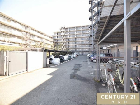  �~�n�����ԏ�A�o�C�N�u����A���֏�L��B
�󂫂̏ꏊ��ԃT�C�Y�̐���������܂��̂ŁA����]�̏ꍇ�͂��C�y�ɂ��m�F���������܂��B