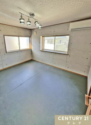 �Q�� �y�����m��6���z
�R���N���[�g���̂������ȃN���X���A�J�t�F��R���[�L���O�X�y�[�X�̂悤�ȕ��͋C�̎����B
�W�����č�Ƃ��������ɂ��������߂̂������ł��B