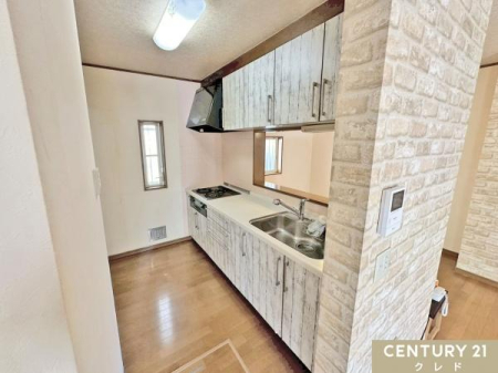 �L�b�`�� ���[�L�x�ȃV�X�e���L�b�`���͓����ɂ�Ƃ�����A�Z��Ԃ��L���m�ہB
�L�b�`���c�[���Ȃǂ���������Ǝ��[���邱�Ƃ��ł������̂������₨�|�������K�ɍs�����Ƃ��ł��܂��B