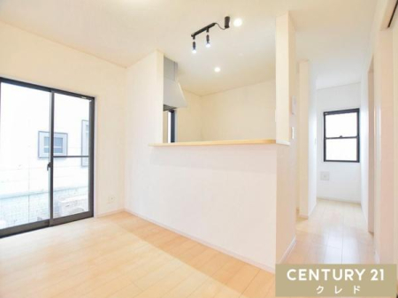 �L�b�`�� ���邢���������������ށA�J�����̂���J�E���^�[�L�b�`���B
�������Ȃ��烊�r���O�����n����J���I�Ȑ݌v�ŁA�Ƒ��Ƃ̉�b���y���߂܂��B